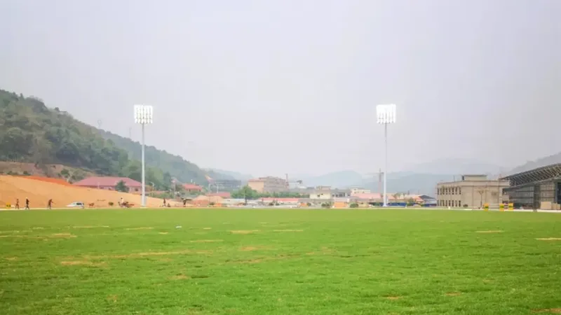 [Football] Grade III High-Pole Lighting Project