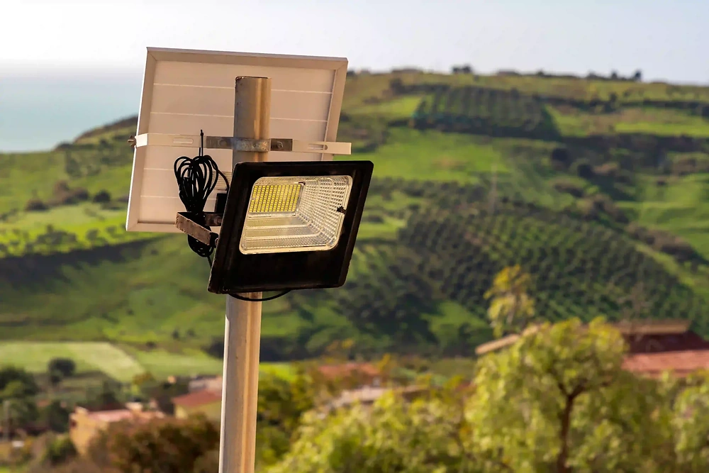 Solar-powered floodlight with a separate panel