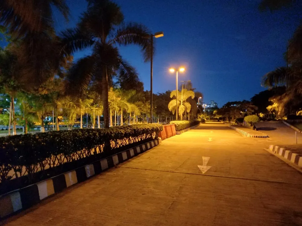Roadway lighting distribution from LED street lights Roadway lighting distribution from LED street lights