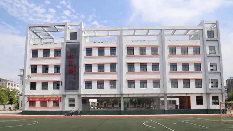 超频三精选案例｜关爱青少年眼健康，改善学校光环境