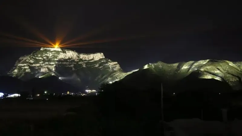 照亮人文山色 | 石家庄山体亮化案例